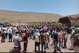 मुंबई आगरा हाईवे पर मजदूरों ने लगाया जाम