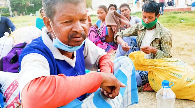 migrant workers at radhaswami satsang byas transit camp gzb