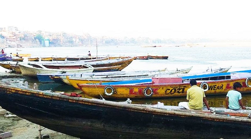 banaras varanasi river bank boat