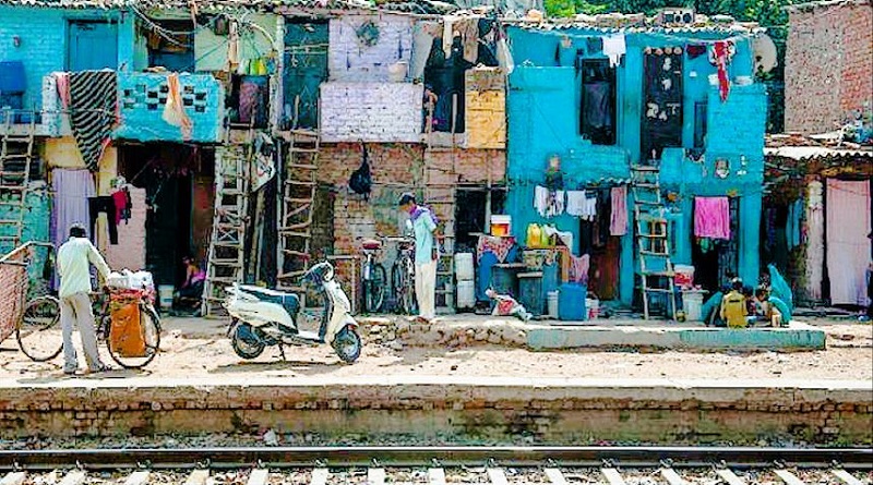slum delhi around railway track