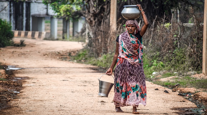 kamour bihar village sarodag woman carrying water