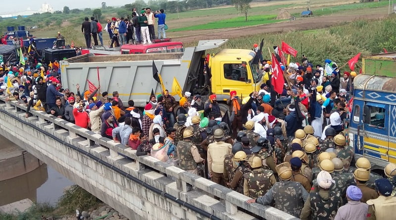 Farmers protest at highway