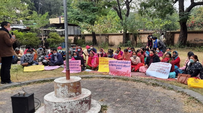 samajwadi lokmanch women protesters