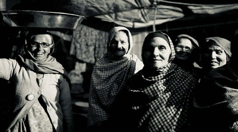 Old age women farmers at Tikari border look into eyes