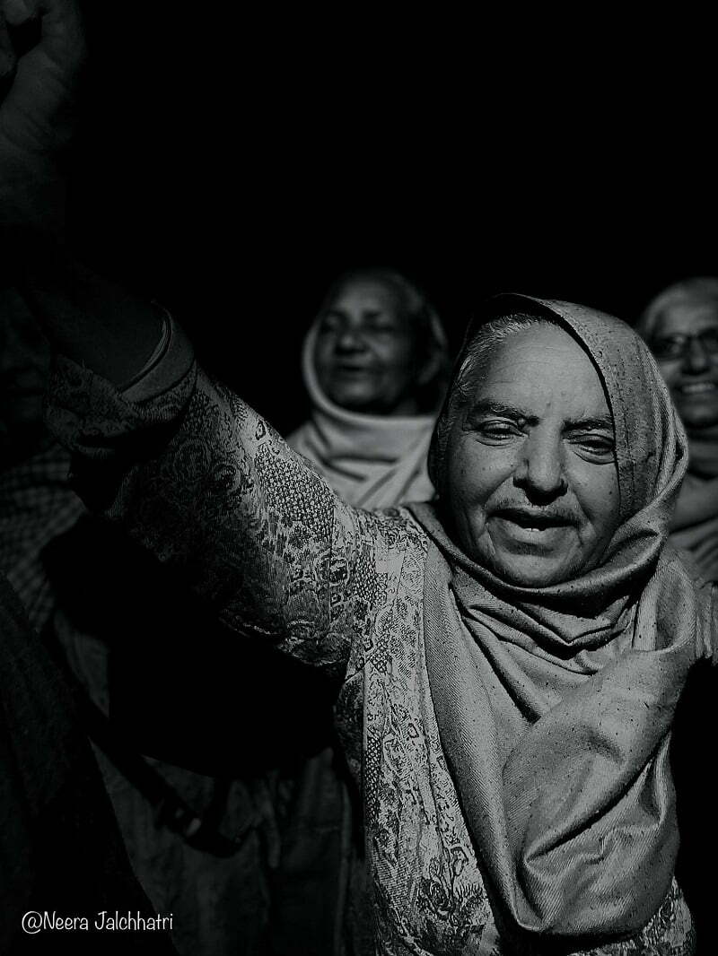 Old age women farmers at Tikari border-3