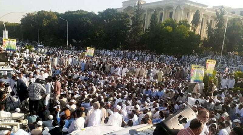 pakistan employee protest-2