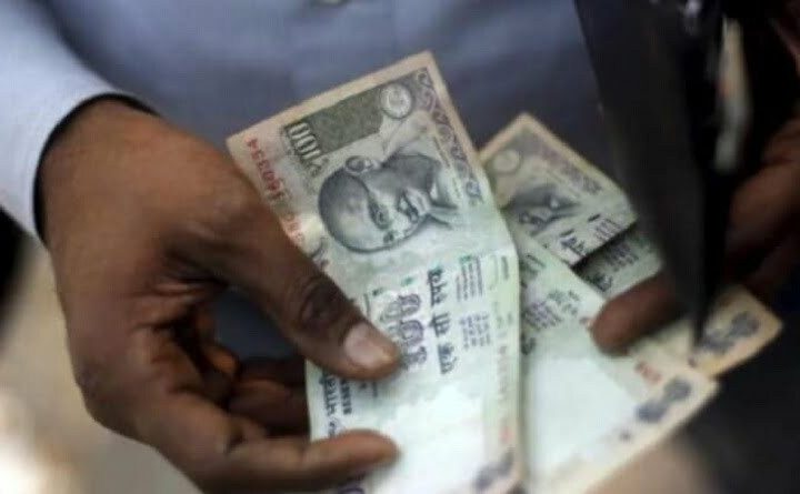 भारत की न्यूनतम मज़दूरी: ख़रीदने की क्षमता के हिसाब से कितना कमाते हैं मज़दूर?