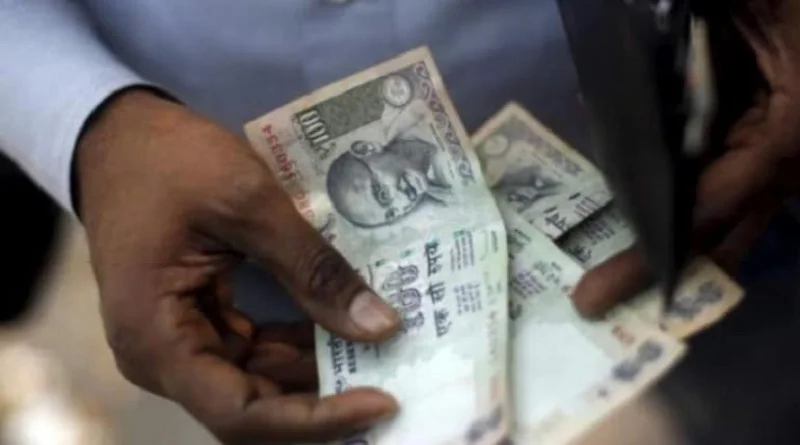 भारत की न्यूनतम मज़दूरी: ख़रीदने की क्षमता के हिसाब से कितना कमाते हैं मज़दूर?