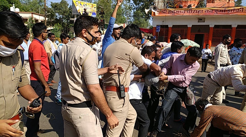 police protect from burning modi effigy