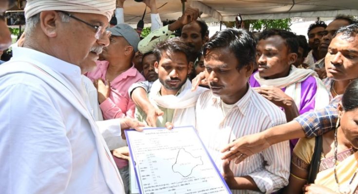 CM Baghel with villagers in Gudiyapadar of Kanger valley handing down the CFR certificate