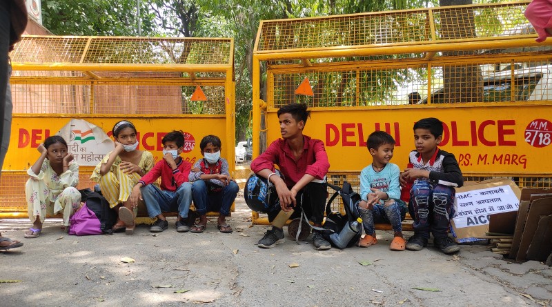LHMC and Kalawati Saran Hosp sanitation workers' kids outside Mandir Marg police stn