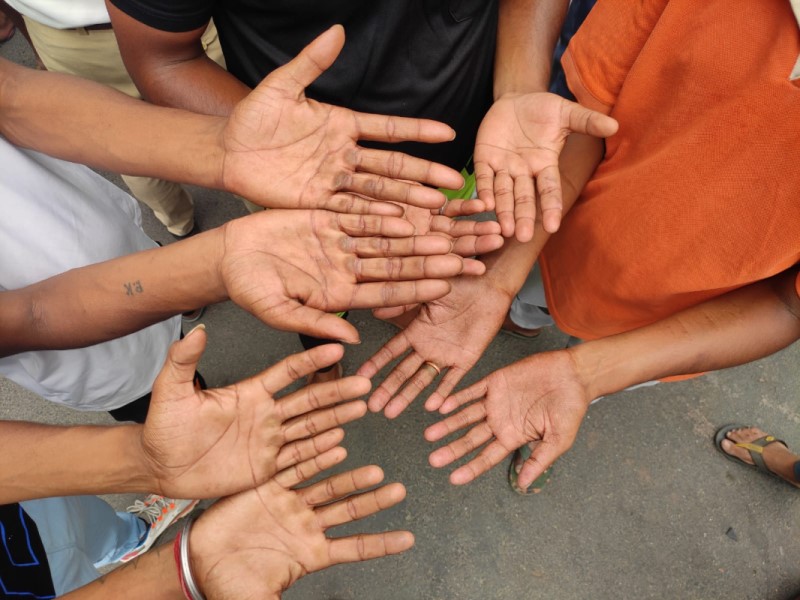 noida safai karmchari hands