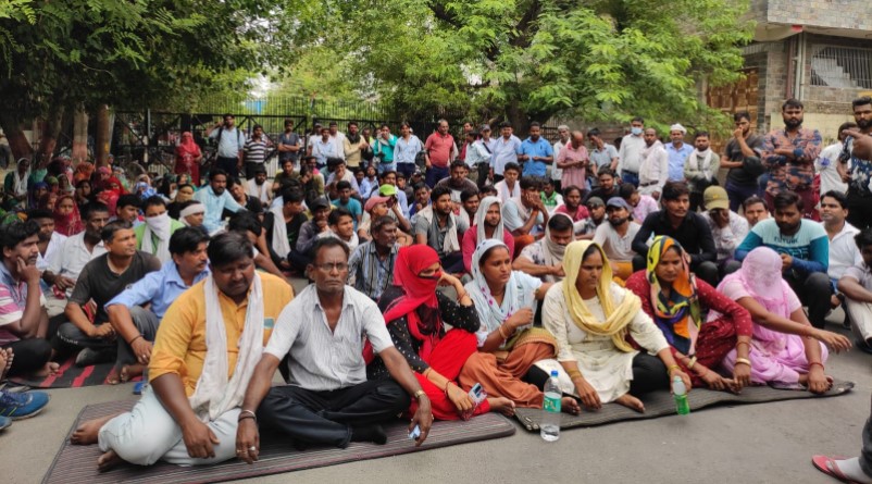 striking noida safai karmchari