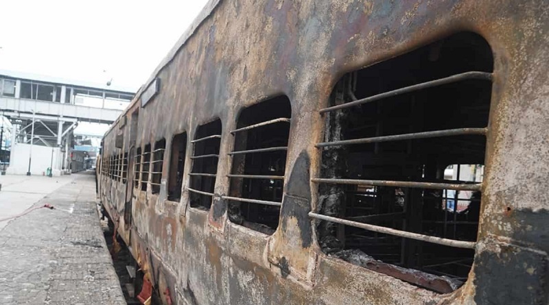 https://www.workersunity.com/wp-content/uploads/2022/06/protesters-burnt-train-in-Hyderabad-against-Agnipath.jpg