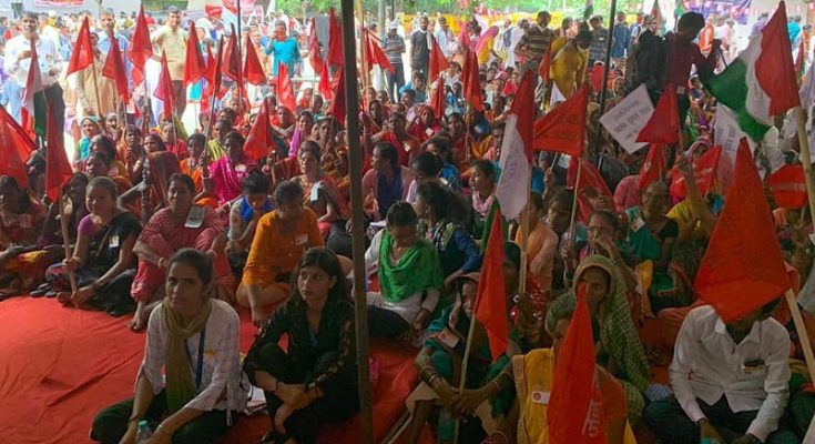 https://www.workersunity.com/wp-content/uploads/2022/08/MNREGA-women-workers-protest-at-Jantar-Mantar.jpg