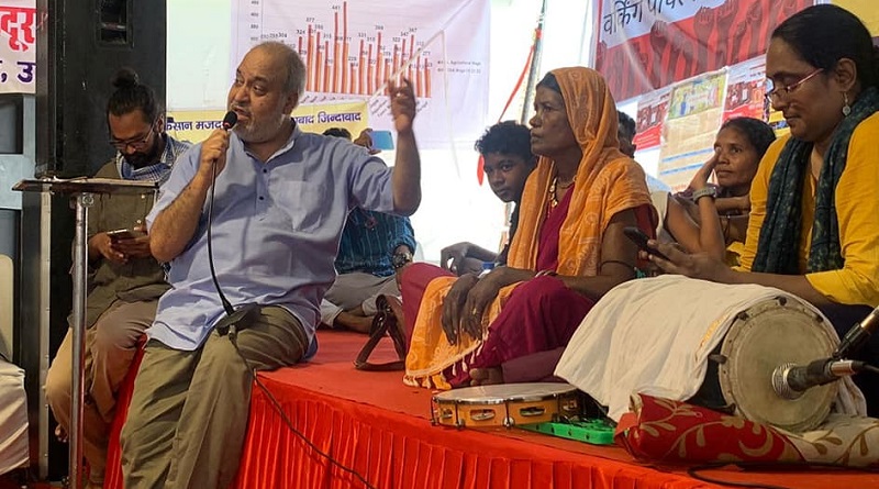 https://www.workersunity.com/wp-content/uploads/2022/08/NREGA-women-workers-protest-at-Jantar-Mantar-organized-by-working-peoples-charter.jpg