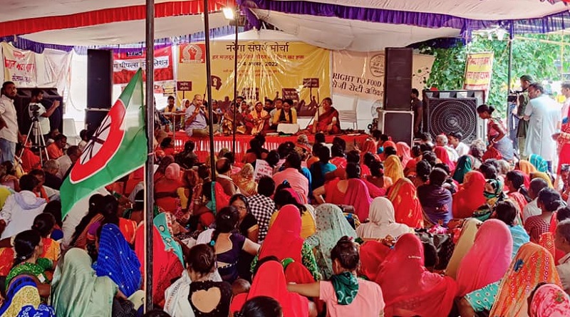 https://www.workersunity.com/wp-content/uploads/2022/08/NREGA-workers-protest-at-Jantar-Mantar.jpg