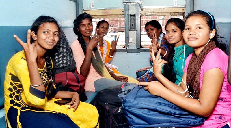 https://www.workersunity.com/wp-content/uploads/2022/09/Jharkhand-girls-selected-for-Tamilnadu-TATA-Factory-Iphone.jpg