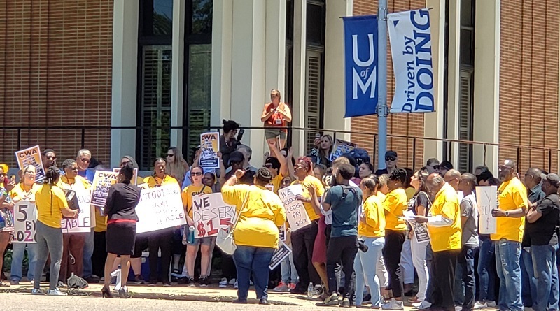 https://www.workersunity.com/wp-content/uploads/2022/10/Communication-Workers-of-America-joined-to-protest-11.11-per-hour.jpg