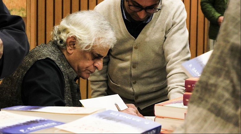 https://www.workersunity.com/wp-content/uploads/2022/11/P-Sainath-Signing-the-book.jpg
