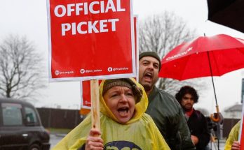 https://www.workersunity.com/wp-content/uploads/2022/12/Uk-Border-Force-workers-are-striking.jpg