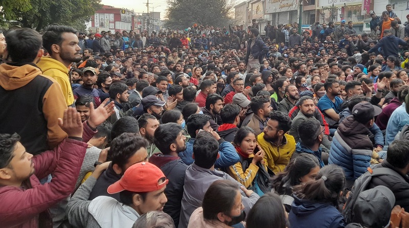 उत्तराखंड भर्ती घोटालाः हज़ारों नौजवान सड़कों पर उतरे, पुलिसिया लाठीचार्ज में कई घायल