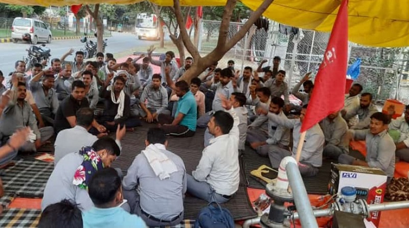 https://www.workersunity.com/wp-content/uploads/2023/05/Bellsonica-workers-sit-in-at-factory-gate.jpg