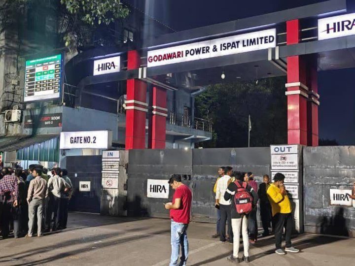 रायपुर की स्टील फ़ैक्ट्री में स्लैग के नीचे दबकर छह कर्मचारी मरे, मज़दूरों ने लापरवाही को लेकर किया घेराव