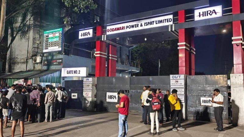 रायपुर की स्टील फ़ैक्ट्री में स्लैग के नीचे दबकर छह कर्मचारी मरे, मज़दूरों ने लापरवाही को लेकर किया घेराव