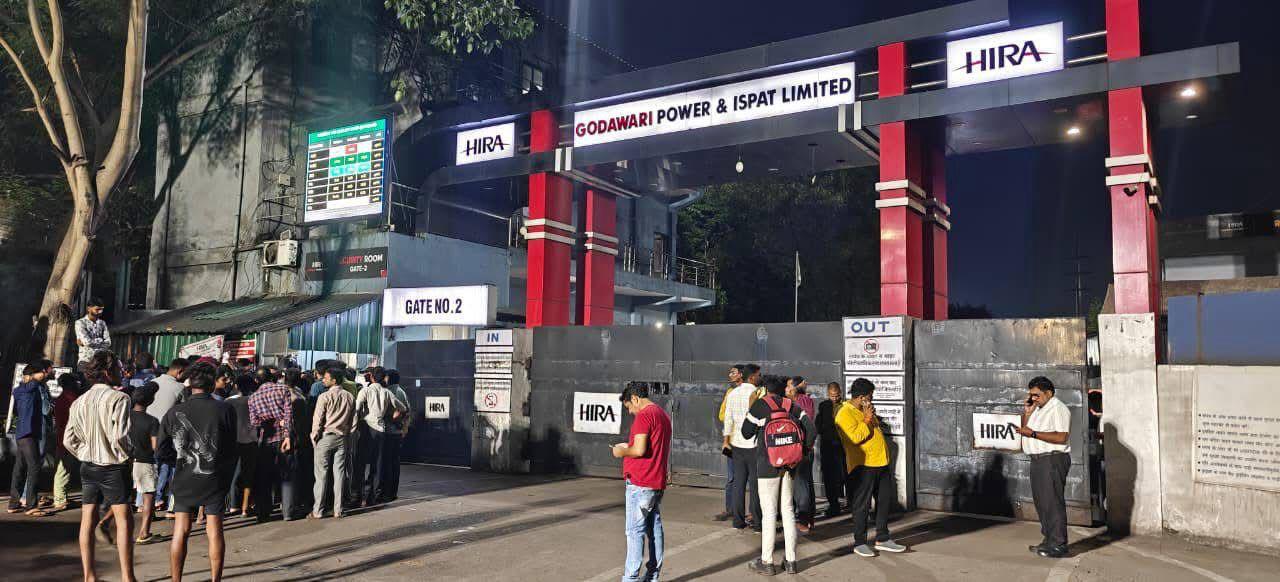 रायपुर की स्टील फ़ैक्ट्री में स्लैग के नीचे दबकर छह कर्मचारी मरे, मज़दूरों ने लापरवाही को लेकर किया घेराव