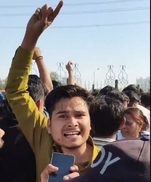 curtsey Social Media Screen Grab