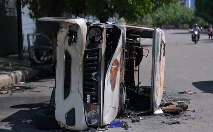 पानीपत के बाद अब नोएडा में उठी सैलरी बढ़ाने की मांग, हिंसक हुआ मज़दूरों का प्रदर्शन