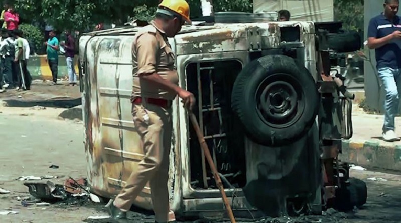 सैलरी का ग़ुस्सा, नोएडा प्रोटेस्ट एक ख़तरे की घंटी क्यों है? नज़रिया