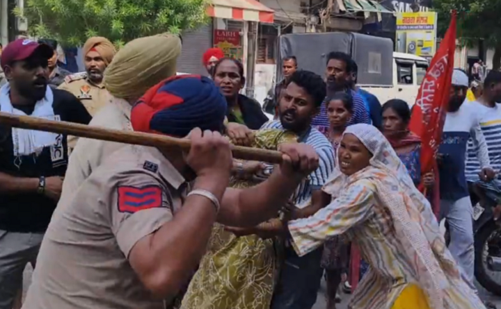 पंजाब में महिला सफ़ाई कर्मचारियों पर लाठीचार्ज से भारी गुस्सा, ‘आप’ सरकार ने सैलरी 20,500 रुपये की