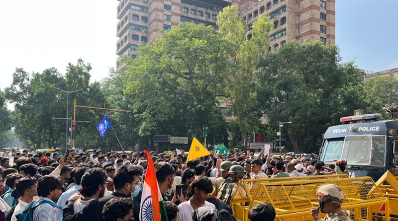 youth protest at sansad chalo march