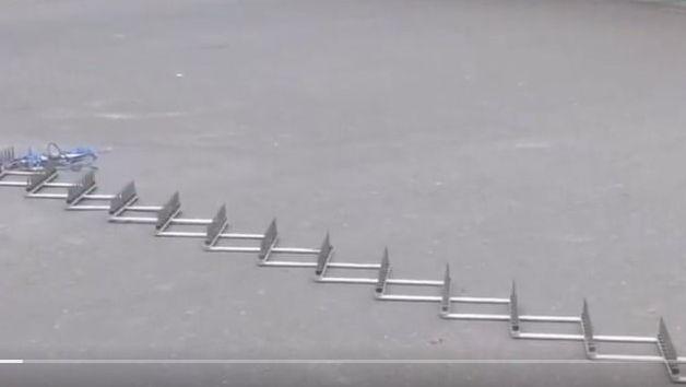 Jantar mantar Nail on roads